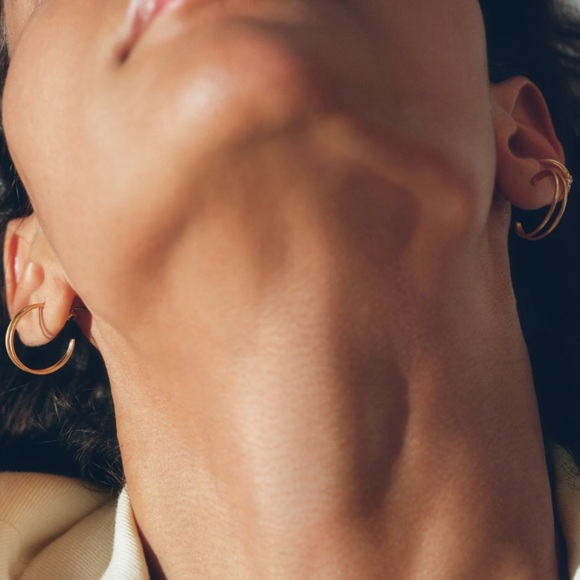 Pack of sparkly hoop earrings - Picture 4 of 4